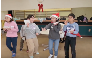 AESクリスマスイベント楽しくて踊り出す子供達