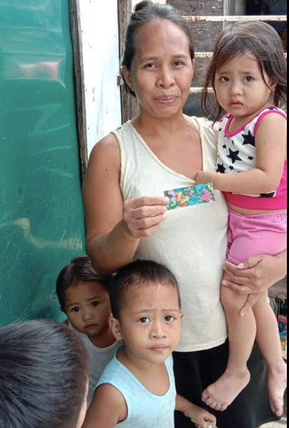 AES寄付したフィリピンの人々