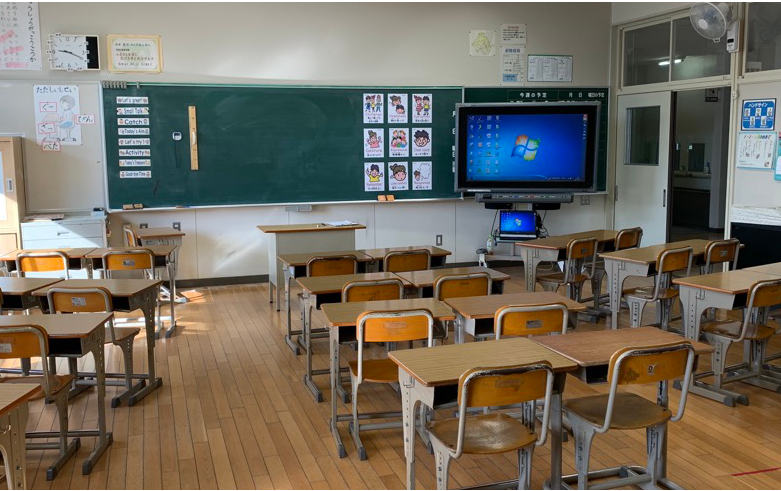 小学校の英語活動前の教室