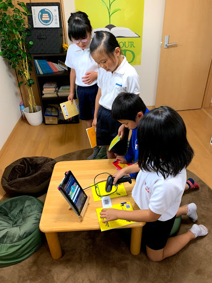 AES図書室で生徒が自分で本を借りれるシステム