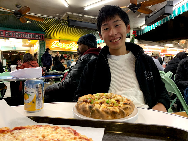AESとファーマーズマーケットでピザ食べる