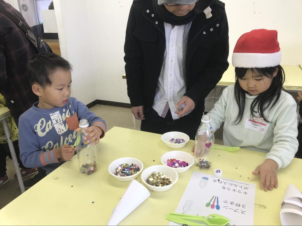 AES親子クリスマスイベントで工作