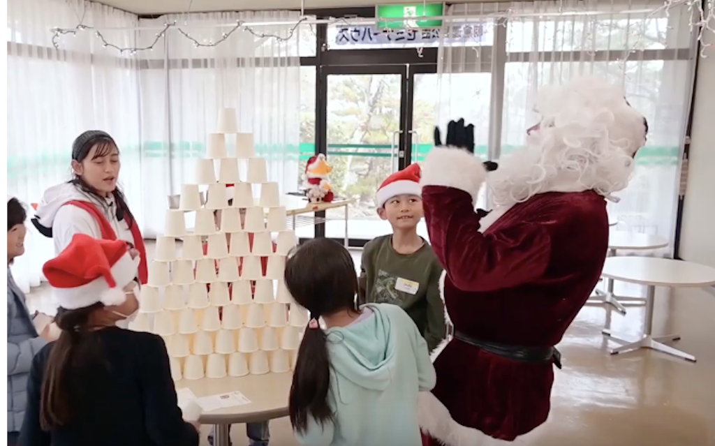 AESカップでクリスマスツリー作り